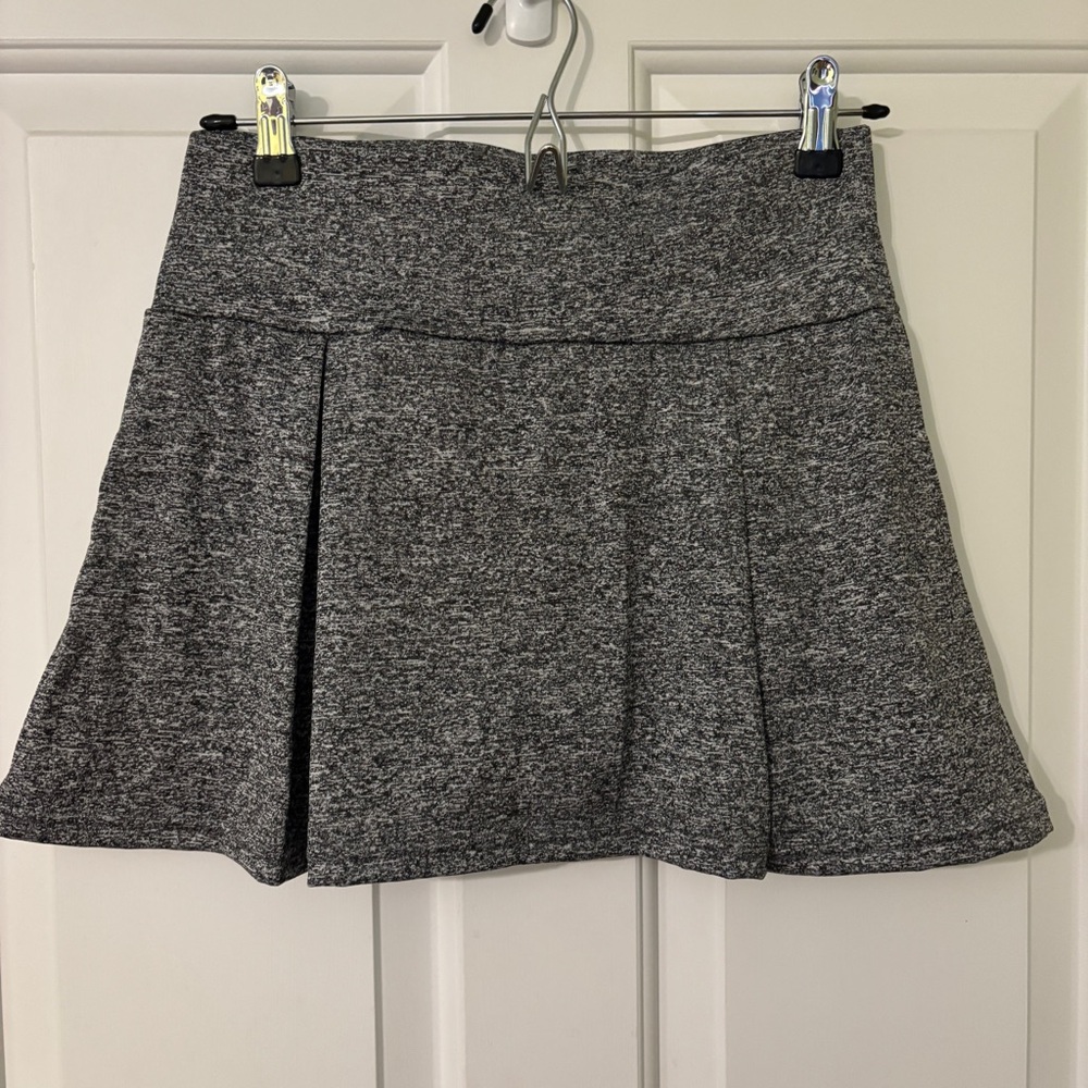 Women's Heather Gray Athletic Skort with Pleated Detail